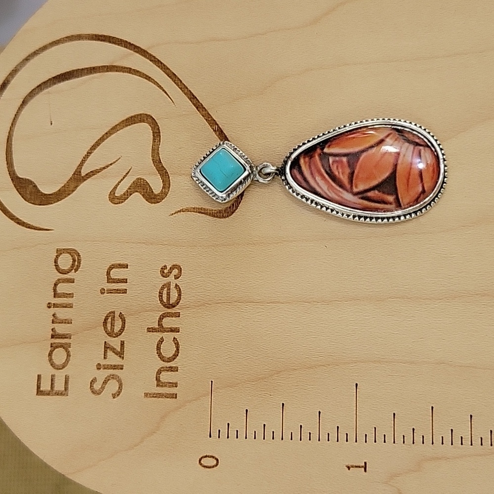 Woodgrain Floral Drop Earrings - Picture 4 of 5